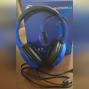 Blue Radio Shack Wireless Bluetooth Over Ear Headphones With USB Charger